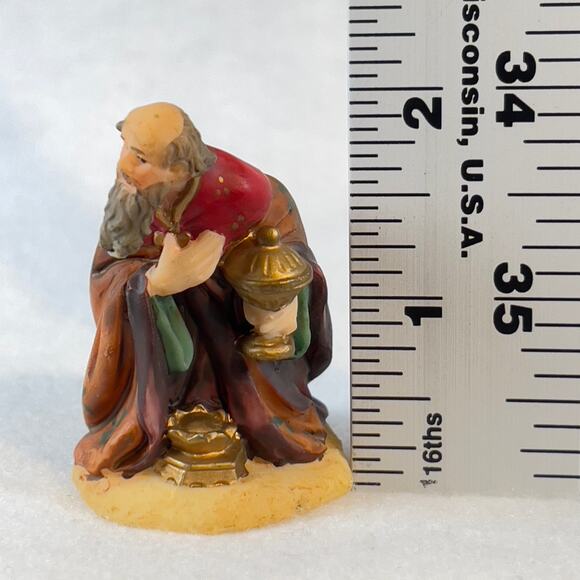 Grandeur Noel 2001 Bethlehem Village Kneeling Wiseman O'Well Porcelain Resin - Picture 8 of 10